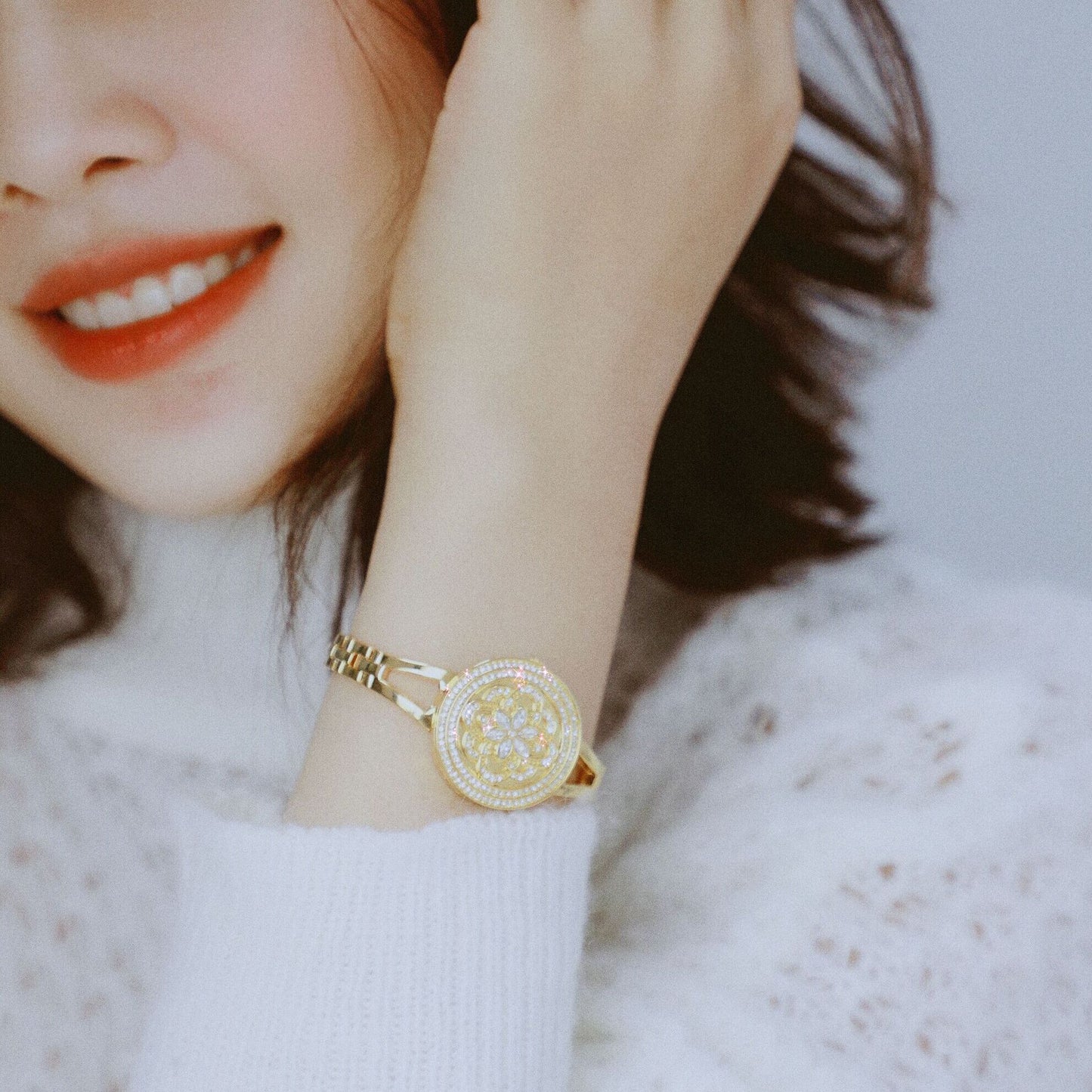 Women’s Full Diamond Bracelet Watch – Luxury Crystal Elegant Timepiece