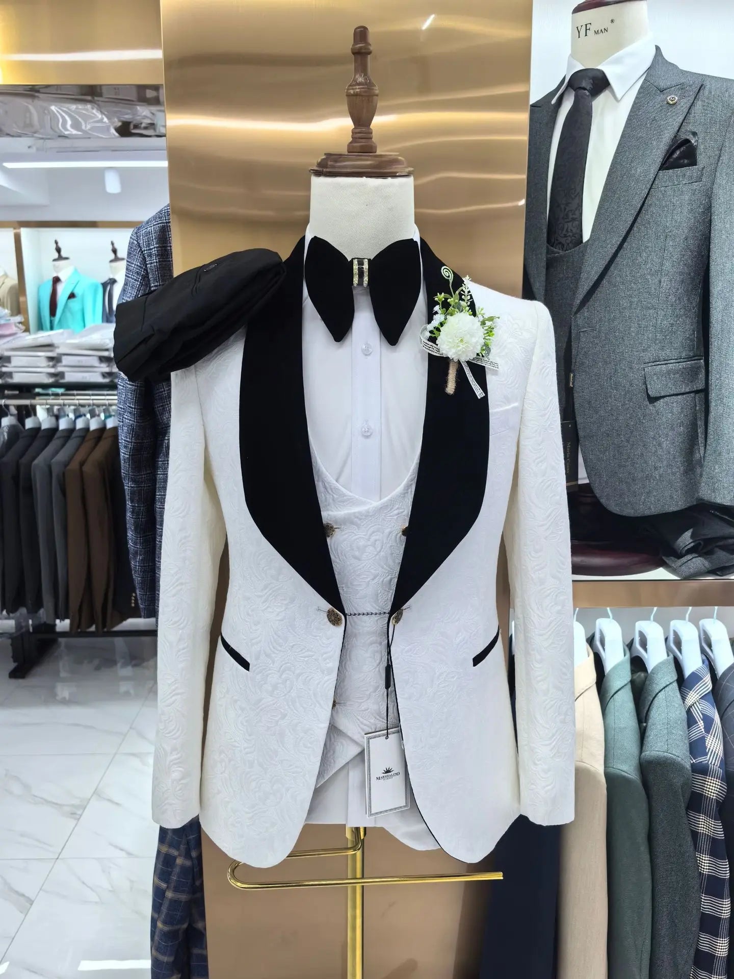 Signature Custom 3-Piece Men’s Suit – Hand-Finished Luxury by Stylist Frantz