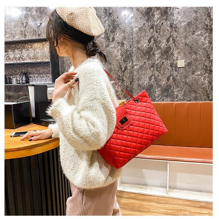 Wholesale 2025 New Fashion Casual Underarm Bag Quilted Embroidery Chain Bag Women's Shoulder Crossbody Tote Bag For Women