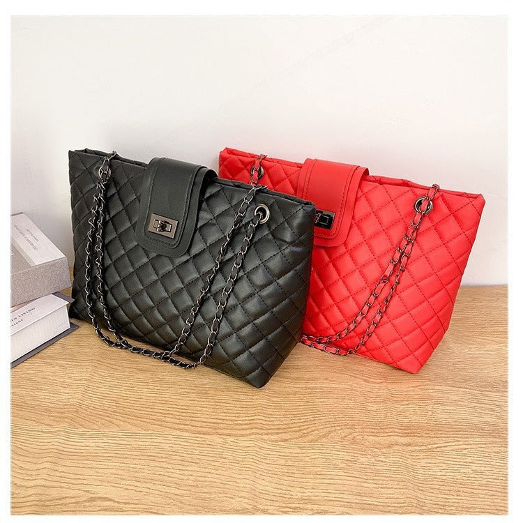 Wholesale 2025 New Fashion Casual Underarm Bag Quilted Embroidery Chain Bag Women's Shoulder Crossbody Tote Bag For Women