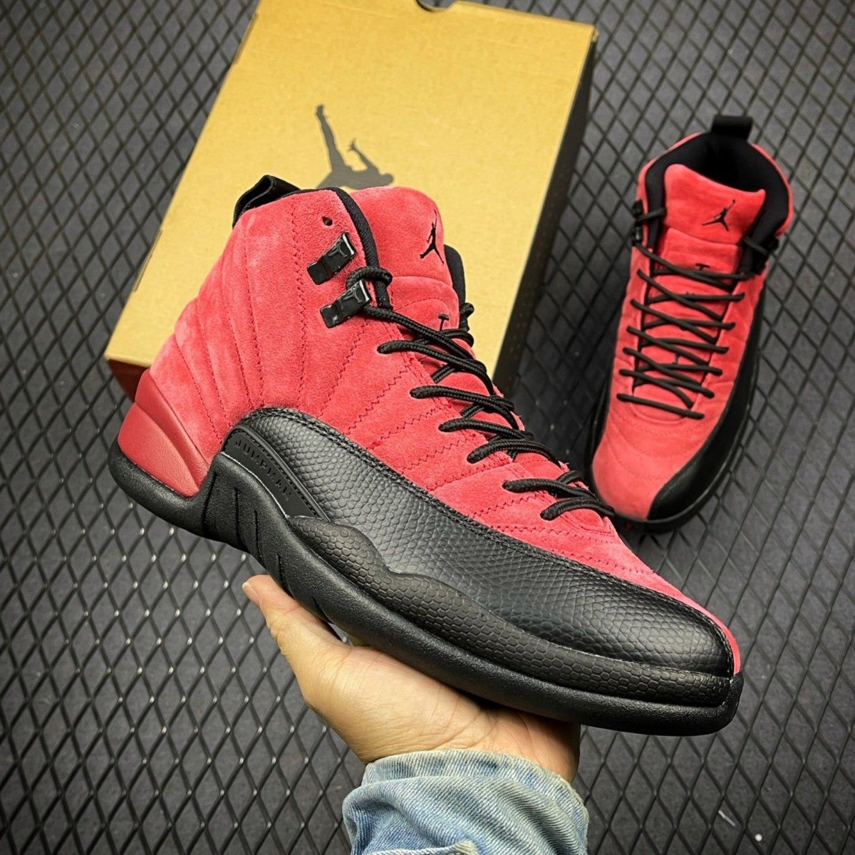 Putian Jordan Aj12 Generation High-Top Real Carbon Air Cushion Basketball Shoes World Cup Easter Wear-Resistant Elastic Men's Shoes New Style